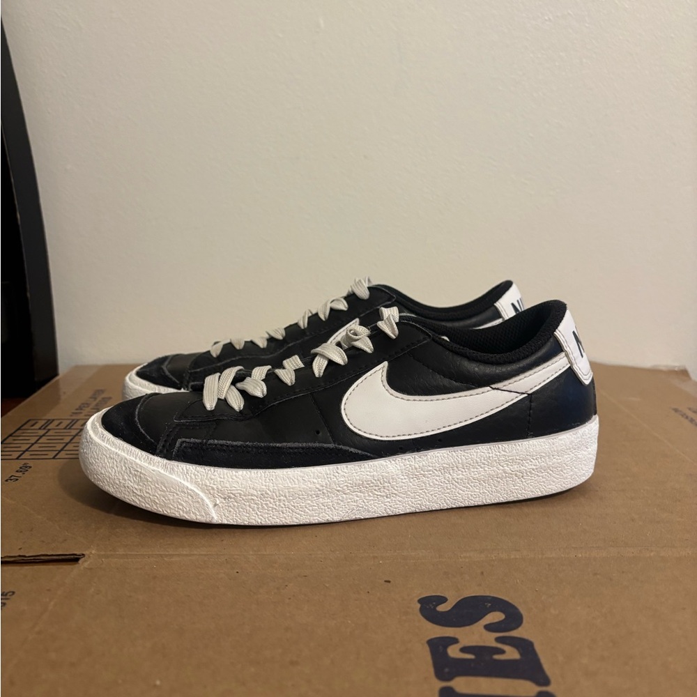 Nike Blazer Low '77 Size 4Y Sneakers DA4074 002